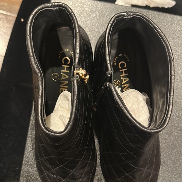 PERFECT CHRISTMAS GIFT. CHANEL BOOTS - Picture 4 of 6